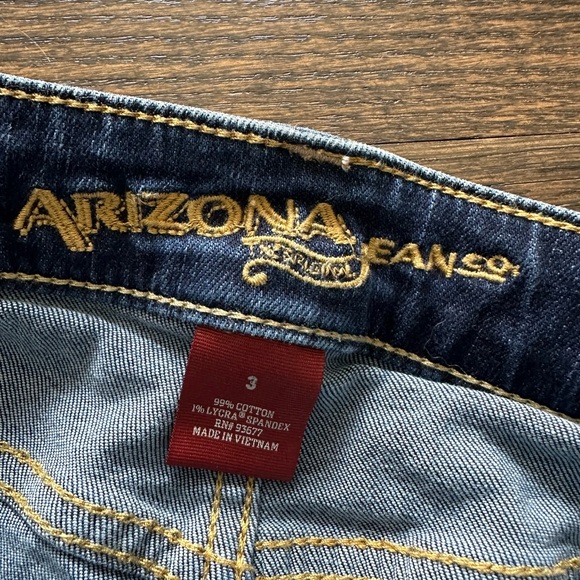Junior Arizona Capri Jeans - Picture 4 of 4